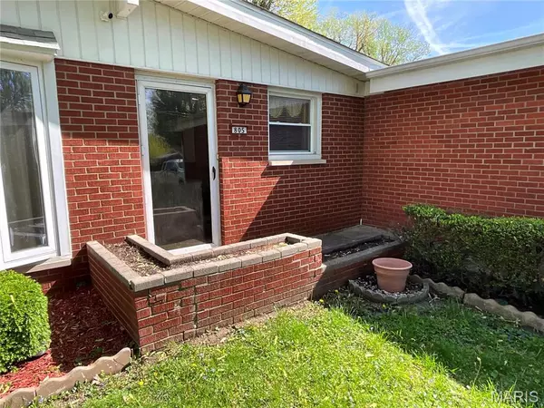East Alton, IL 62024,805 Willoway AVE