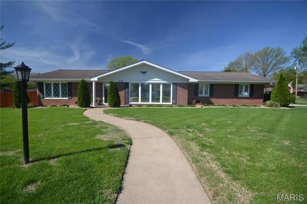 134 Clearview DR, Belleville, IL 62223