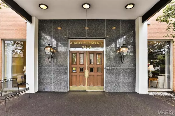 Clayton, MO 63105,900 S Hanley RD #15E