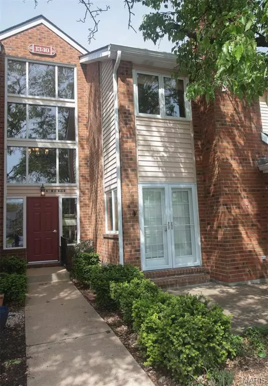1340 Holgate DR #F2, Ballwin, MO 63021