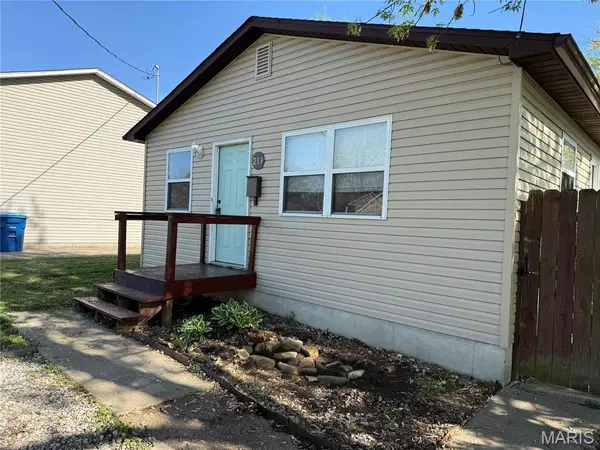 219 James ST, Bethalto, IL 62010