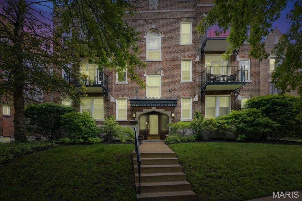 6240 Rosebury AVE #3W unit 202, St Louis, MO 63105