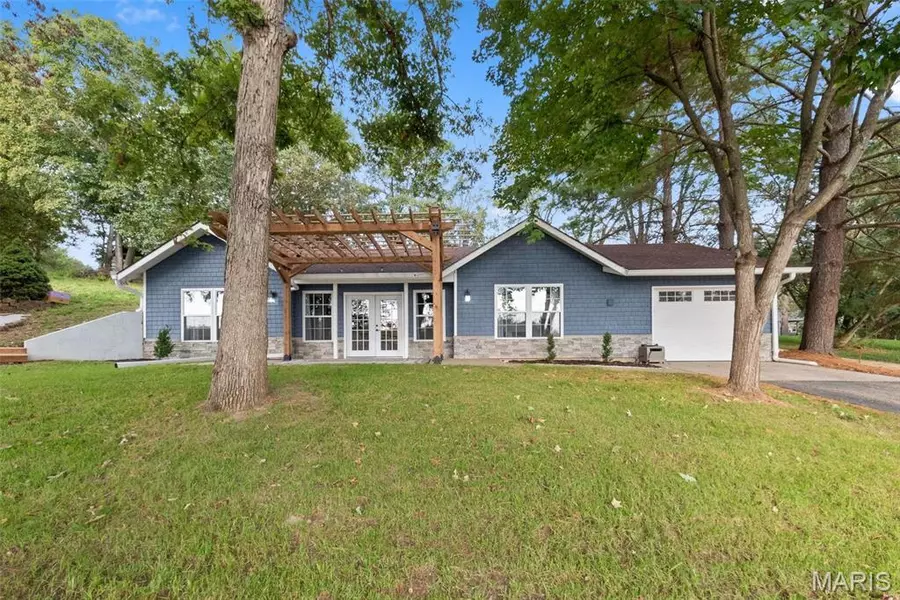 10217 Village Drive East, Foristell, MO 63348