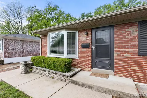 Rock Hill, MO 63119,1209 Oakleaf DR