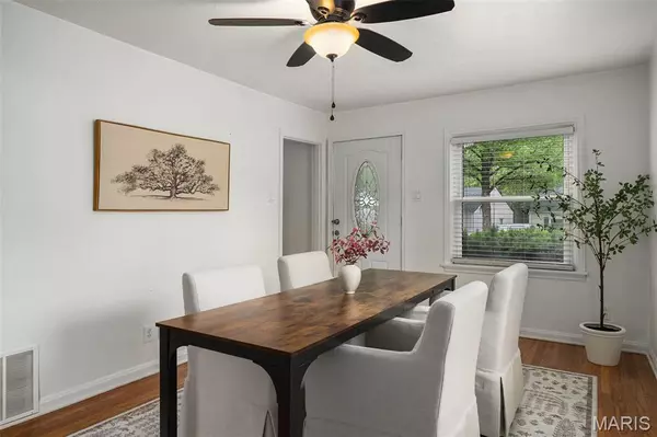 St Louis, MO 63126,954 Sanders DR