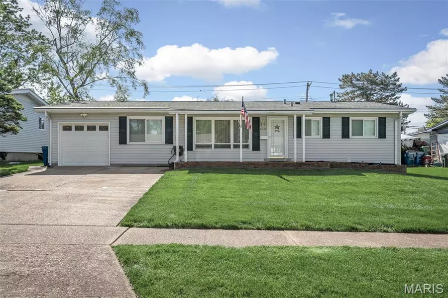 6718 Cherryvale DR, Hazelwood, MO 63042