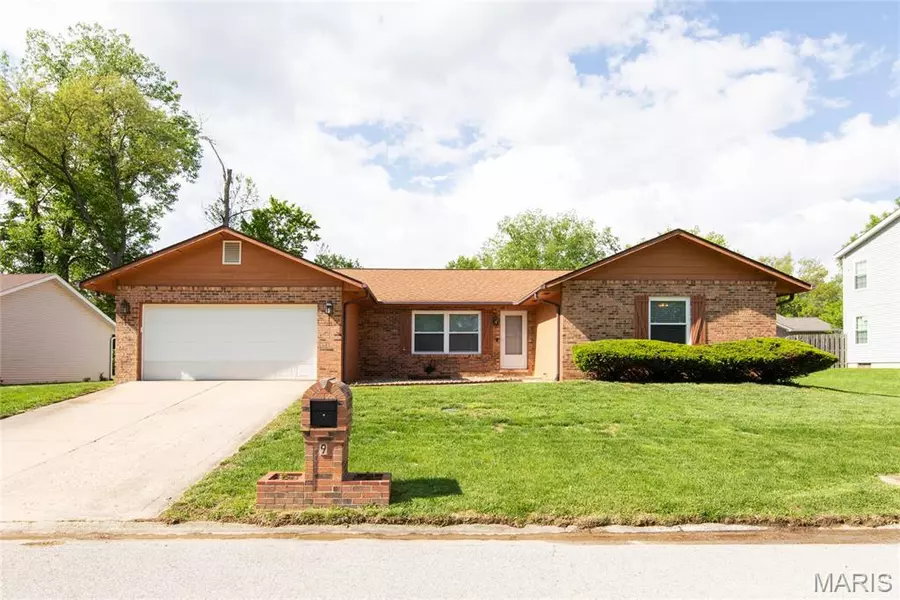 9 Meadowbruck LN, Shiloh, IL 62221