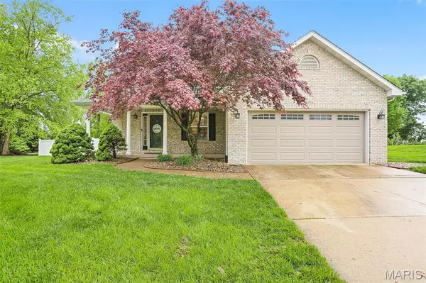 168 Crystal Gate LN, Glen Carbon, IL 62034