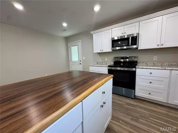 Poplar Bluff, MO 63901,404 E Henry ST