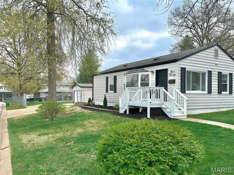 920 Des Peres Dr, Des Peres, MO 63131