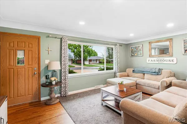 Columbia, IL 62236,115 W Cascade DR