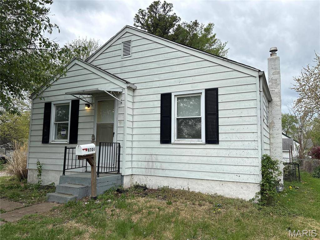 9701 Diamond DR, St Louis, MO 63137