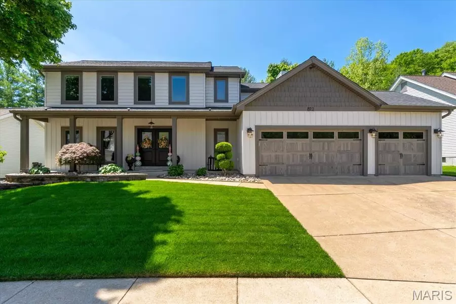 812 Kiefer Trails DR, Ballwin, MO 63021