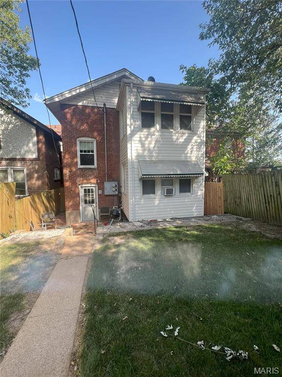 St Louis, MO 63117,1077 McCausland AVE
