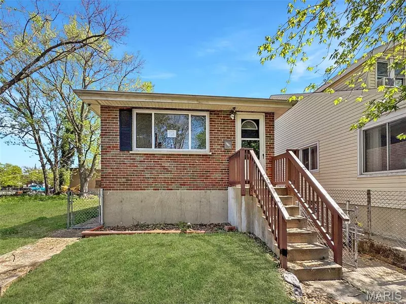 217 W Schirmer ST, St Louis, MO 63111