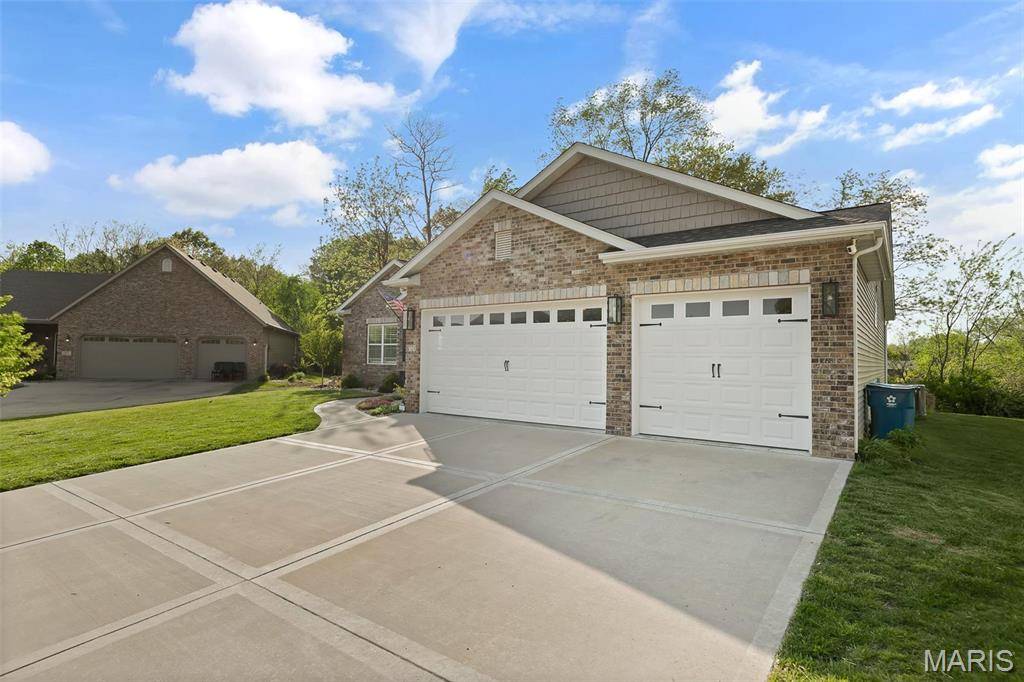 Maryville, IL 62062,721 Birch LN