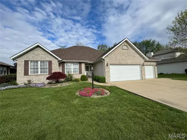 723 Stonecreek DR, Staunton, IL 62088
