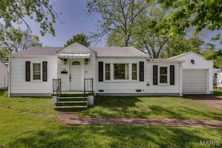 906 E Columbia ST, Farmington, MO 63640