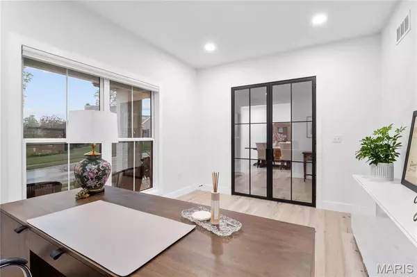 Caseyville, IL 62232,308 Forest Oaks DR