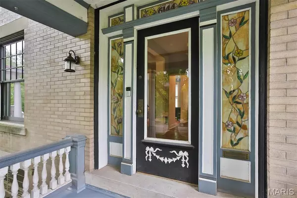 St Louis, MO 63112,6144 Washington BLVD