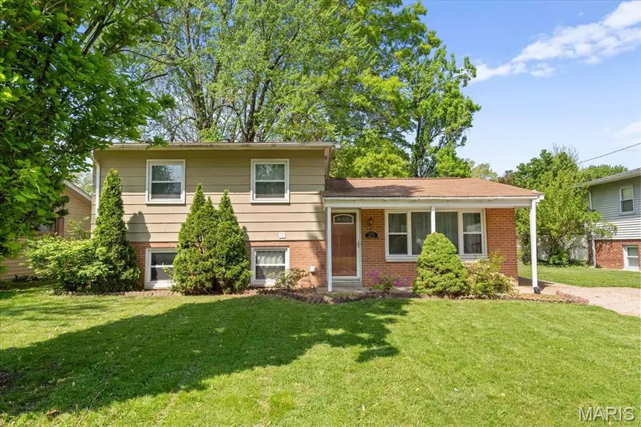 25 Village DR, Swansea, IL 62226