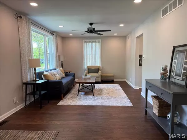 East Alton, IL 62024,409 Oak ST