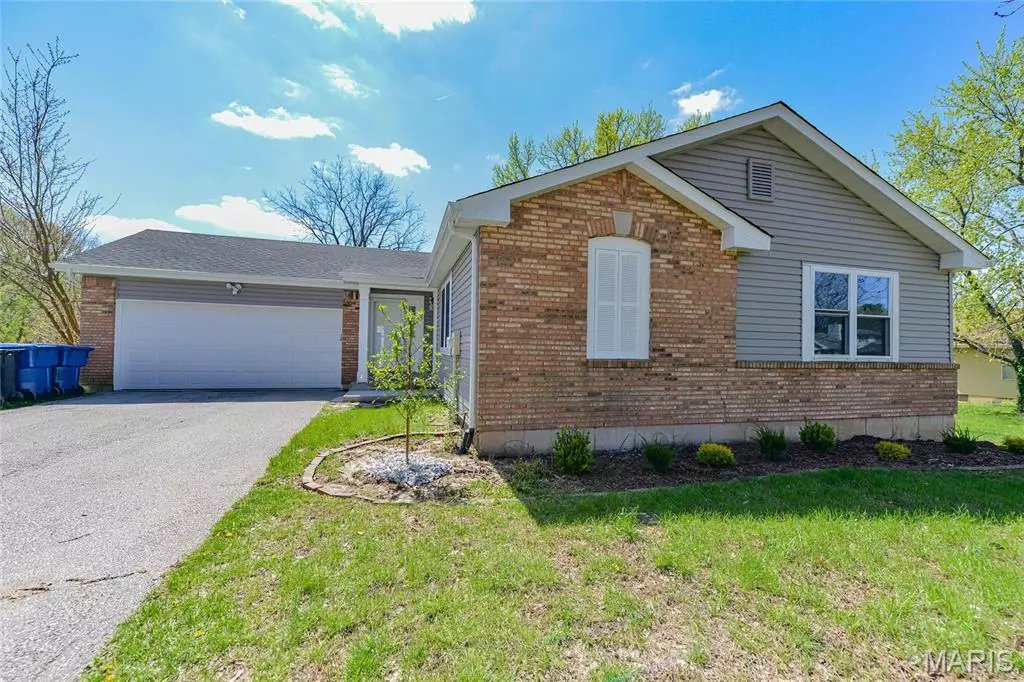 Florissant, MO 63034,14333 River Oaks CT