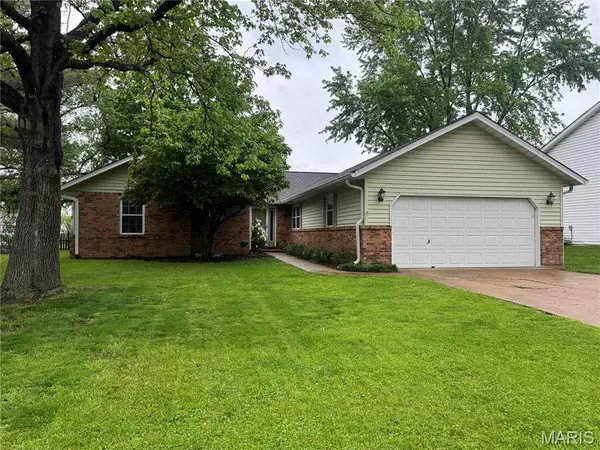 1005 Arlington DR, Columbia, IL 62236