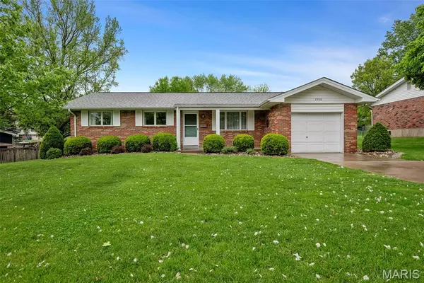 2908 Cypress DR, St Charles, MO 63301