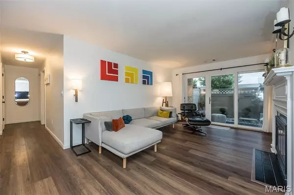 Creve Coeur, MO 63141,950 E East Rue De La Banque #118