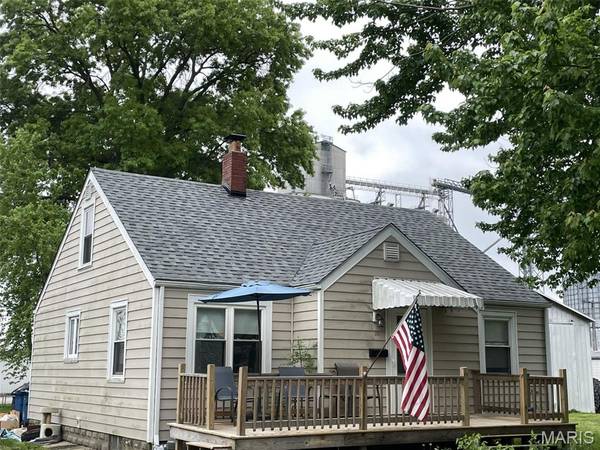 308 S Cedar ST, Trenton, IL 62293