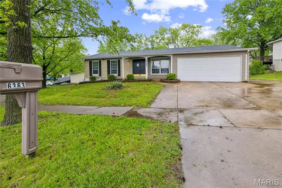 6363 Coventry DR, Florissant, MO 63033
