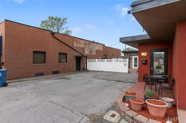Cape Girardeau, MO 63701,559 Spring AVE N