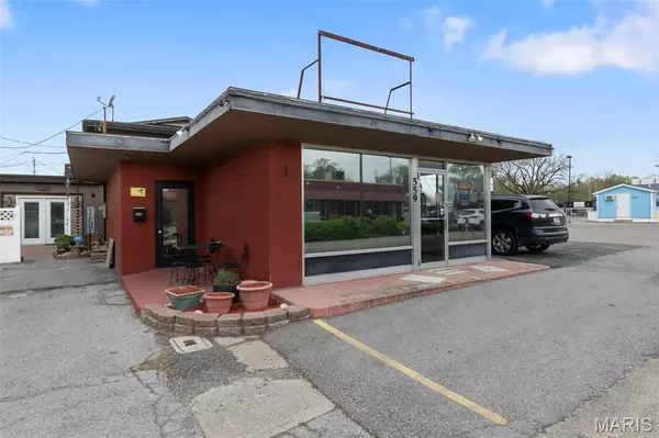 Cape Girardeau, MO 63701,559 Spring AVE N
