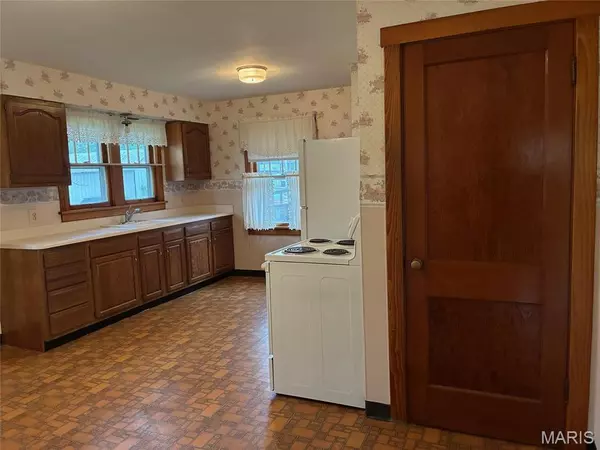 St Jacob, IL 62281,504 N Douglas ST