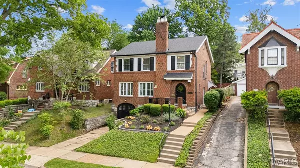 University City, MO 63130,7424 University DR