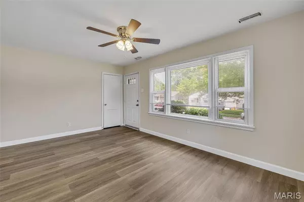 St Ann, MO 63074,3216 Lynros DR