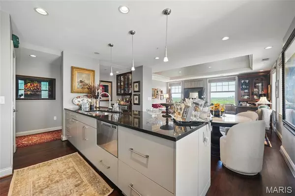 232 N Kingshighway BLVD #1105, St Louis, MO 63108