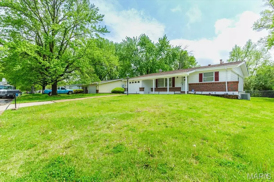 1338 Petite DR, St Louis, MO 63138