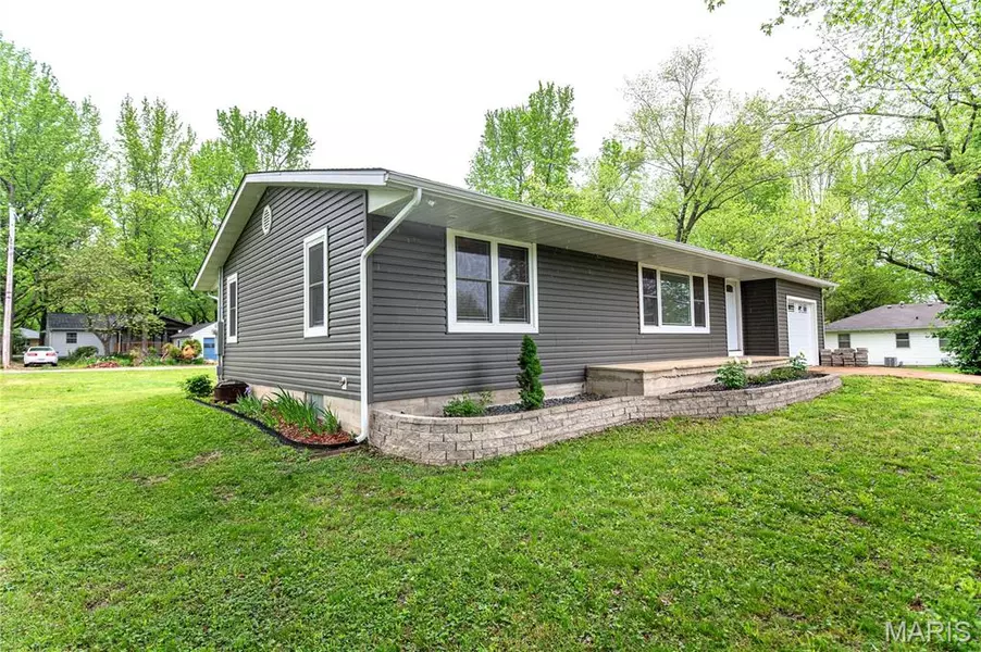 415 W James BLVD, St James, MO 65559