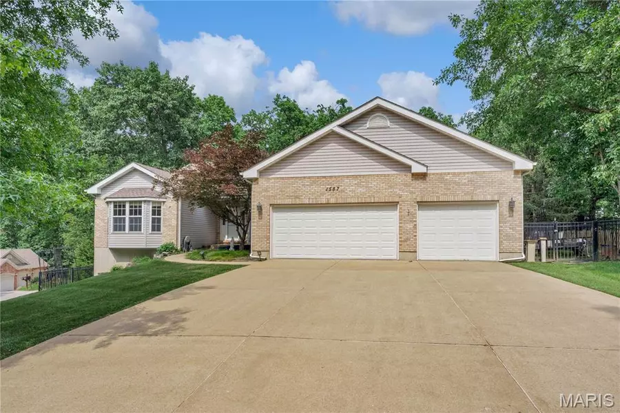 1587 Paradise Valley DR, High Ridge, MO 63049