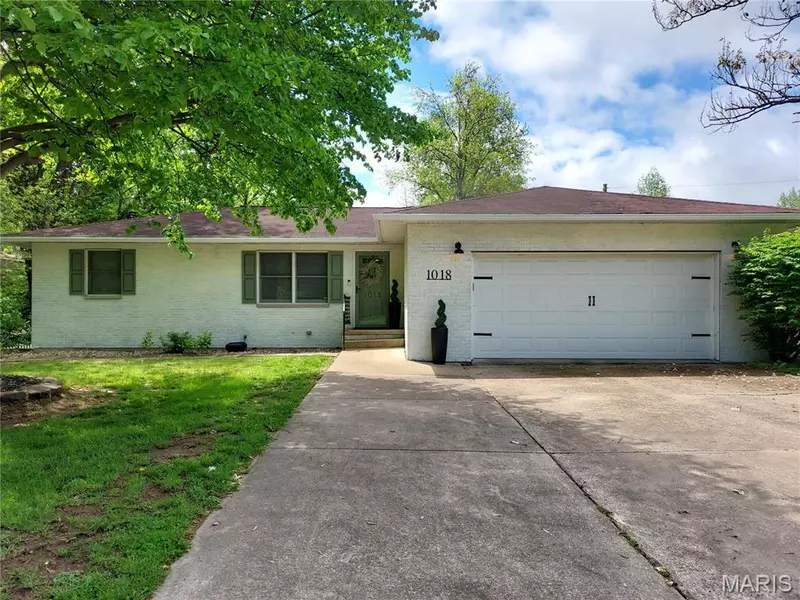 1018 E College AVE, Greenville, IL 62246