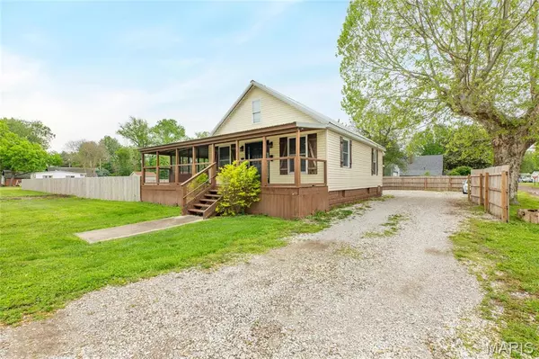 South Roxana, IL 62087,212 Indiana AVE