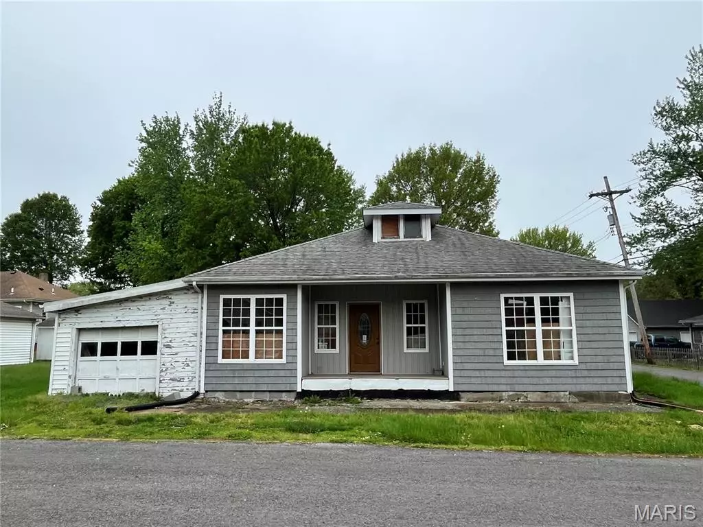 Collinsville, IL 62234,114 W Washington ST