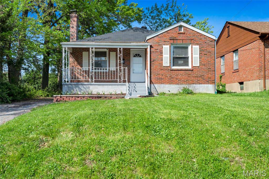 8 Jendale CT, St Louis, MO 63136