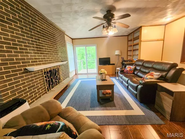 Gillespie, IL 62033,15222 Circle DR