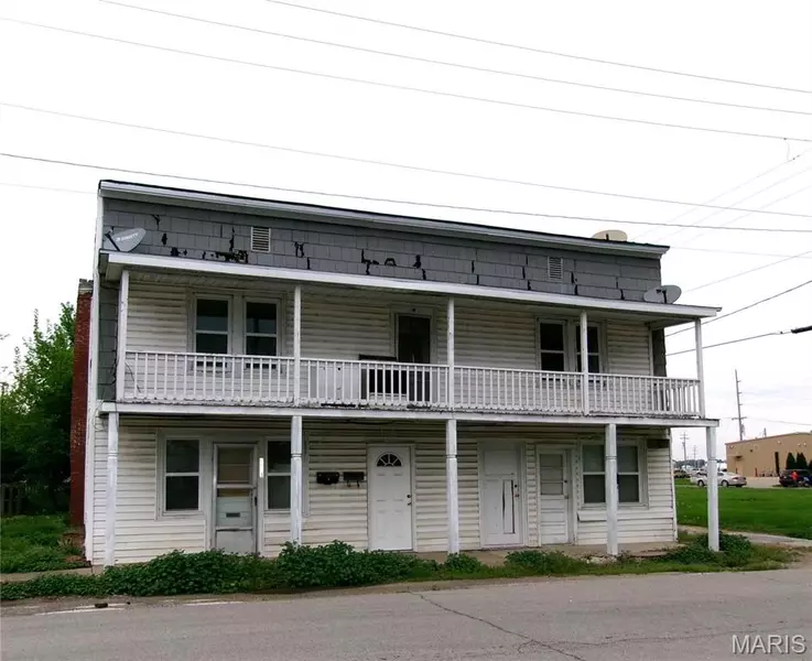 205 Dubois St, Elsberry, MO 63343