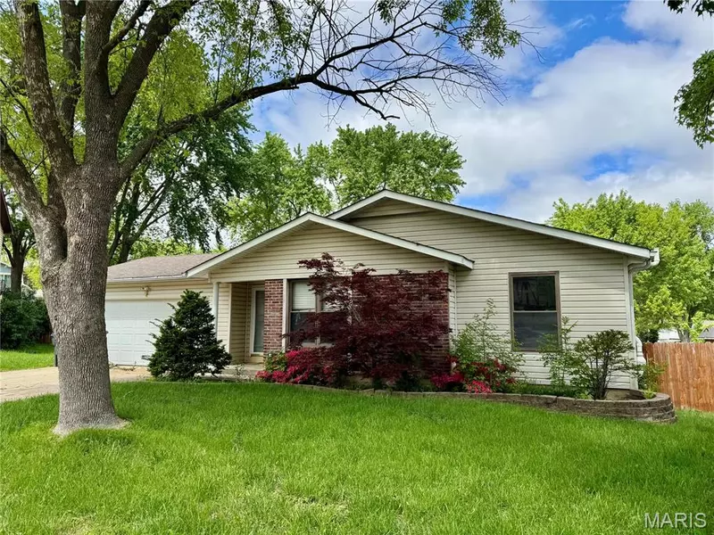 4 Gold Rush Court CT, St Peters, MO 63376