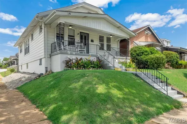 4023 Walsh ST, St Louis, MO 63116