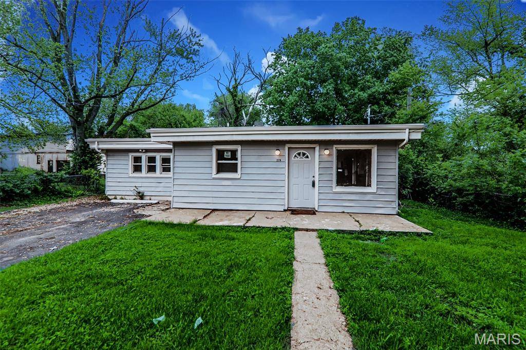 226 N 8th ST, Belleville, IL 62220